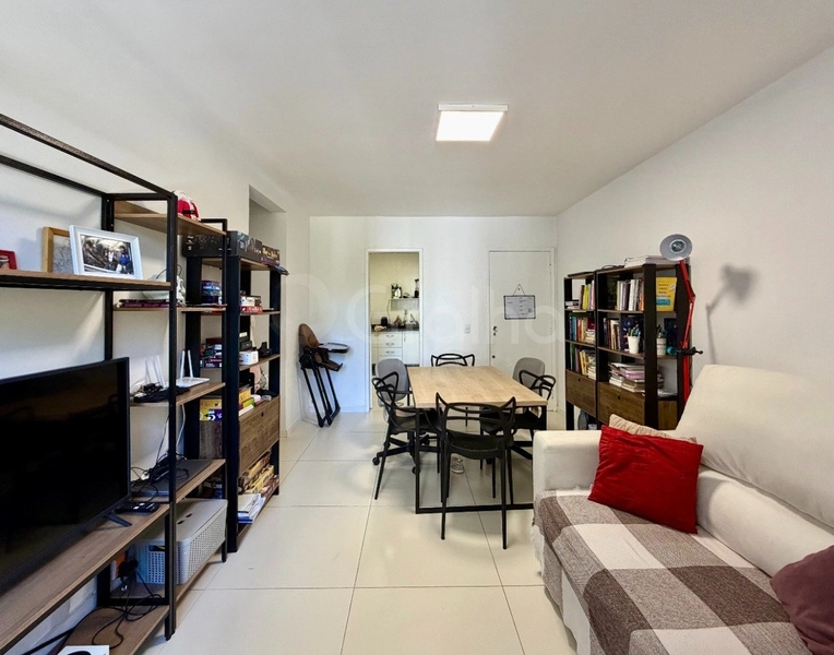 Apartamento na Carvoeira com 2 dormitórios e 1 vaga: 4ª foto da galeria de imagens do imóvel