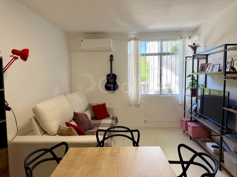 Apartamento na Carvoeira com 2 dormitórios e 1 vaga: 3ª foto da galeria de imagens do imóvel