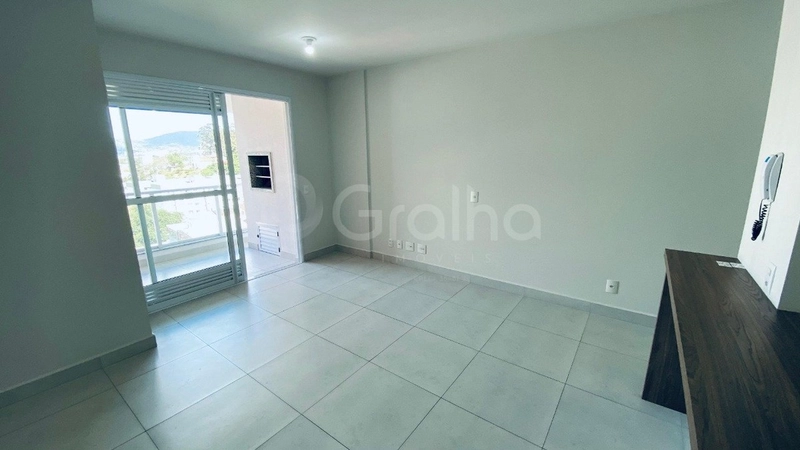 Apartamento na Agronomica  com 2 dormitórios sendo 1 suíte e 2 vagas: 1ª foto da galeria de imagens do imóvel