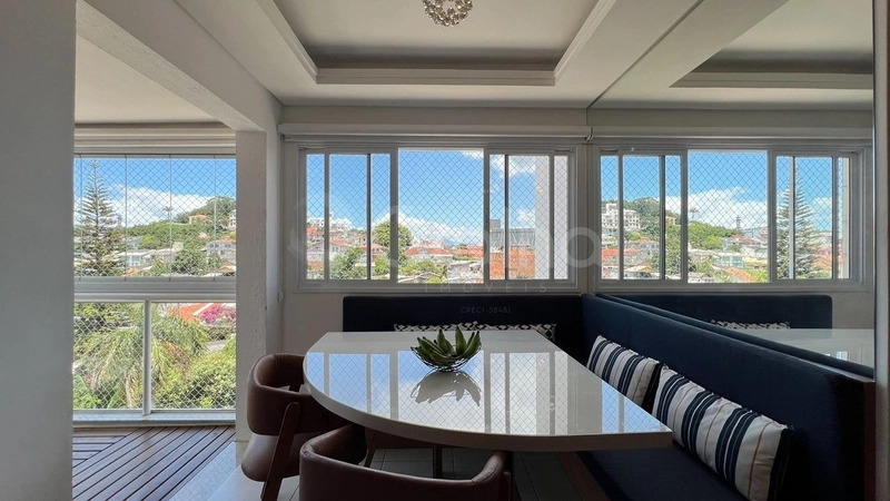 Apartamento a  venda em Coqueiros com 2 dormitórios 1 suíte e 1 vaga: 1ª foto da galeria de imagens do imóvel