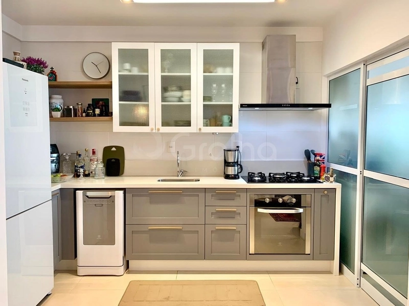 Apartamento na Agronômica com 2 dormitórios, sendo 1 suíte e  2 vagas: 4ª foto da galeria de imagens do imóvel