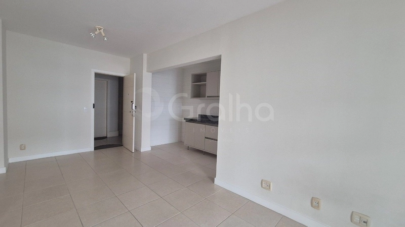 Apartamento no Cento com 2 dormitórios, sendo 1 suíte e 1 vaga: 5ª foto da galeria de imagens do imóvel