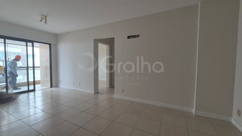Apartamento no Cento com 2 dormitórios, sendo 1 suíte e 1 vaga: 3ª foto da galeria de imagens do imóvel