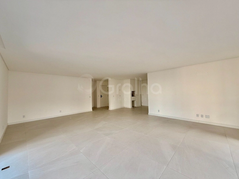 Apartamento no Centro  com 3 dormitórios, sendo 3 suítes e 3 vagas: 3ª foto da galeria de imagens do imóvel
