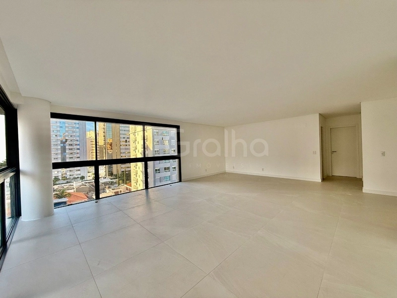 Apartamento no Centro  com 3 dormitórios, sendo 3 suítes e 3 vagas: 5ª foto da galeria de imagens do imóvel