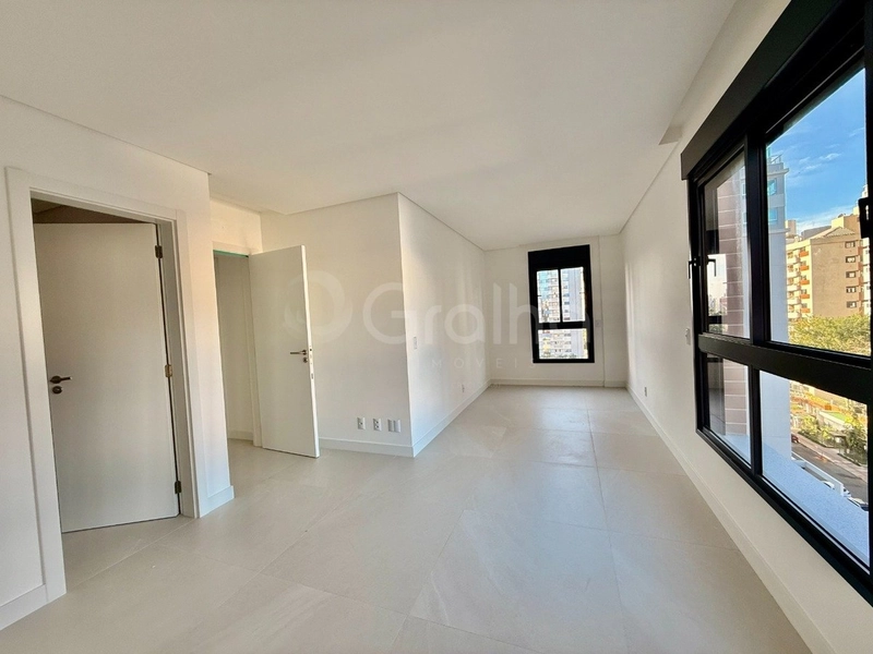 Apartamento no Centro  com 3 dormitórios, sendo 3 suítes e 3 vagas: 4ª foto da galeria de imagens do imóvel