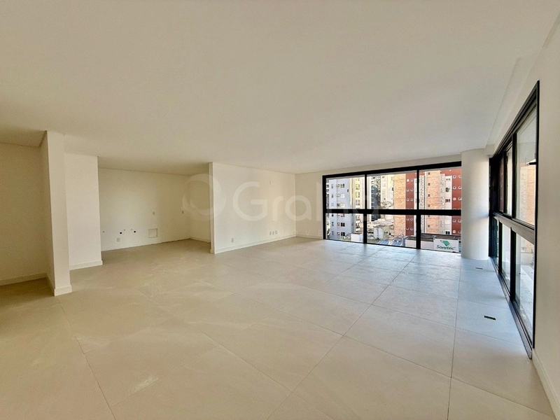 Apartamento no Centro  com 3 dormitórios, sendo 3 suítes e 3 vagas: 1ª foto da galeria de imagens do imóvel