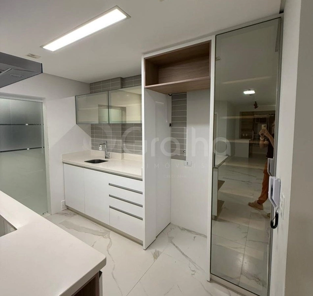 Apartamento  em Coqueiros com 2 dormitórios, sendo 1 suíte e 1 vaga: 8ª foto da galeria de imagens do imóvel