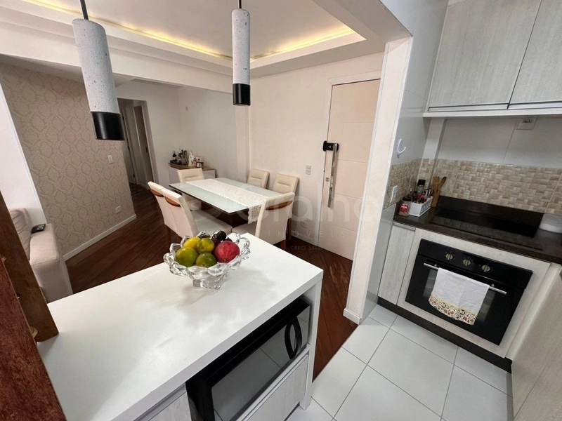 Apartamento  em Coqueiros com 2 dormitórios e 1 vaga: 3ª foto da galeria de imagens do imóvel