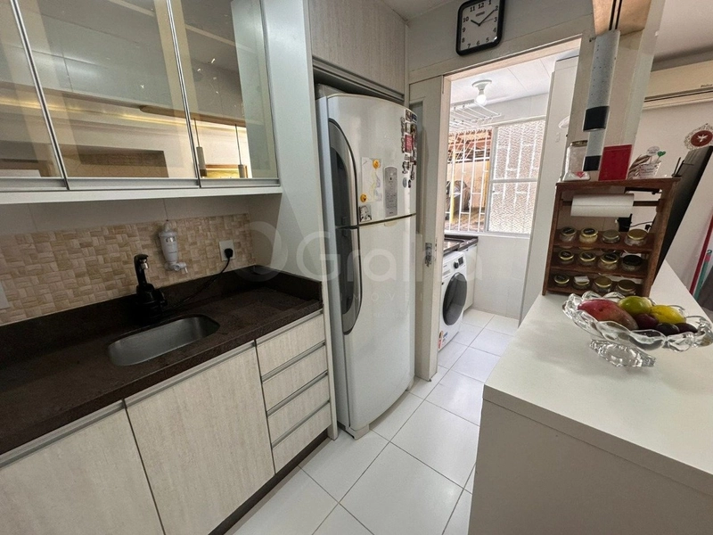 Apartamento  em Coqueiros com 2 dormitórios e 1 vaga: 11ª foto da galeria de imagens do imóvel
