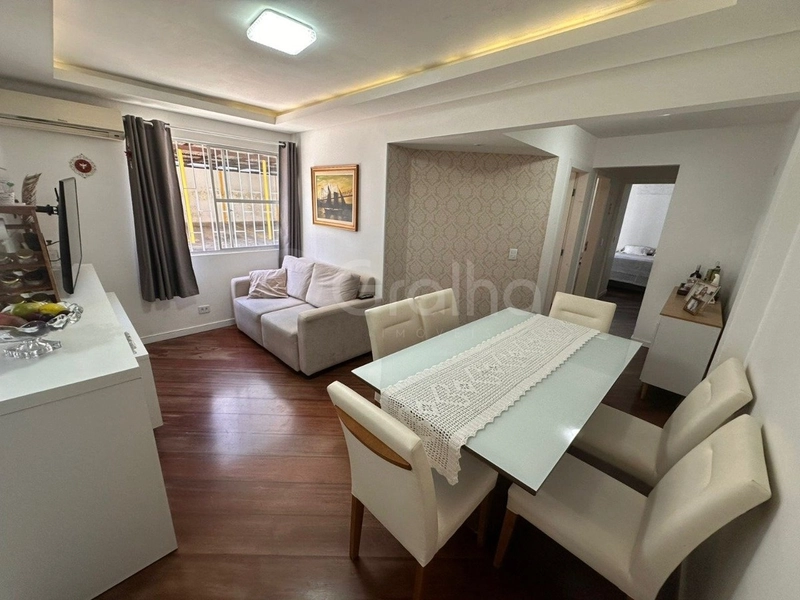 Apartamento  em Coqueiros com 2 dormitórios e 1 vaga: 2ª foto da galeria de imagens do imóvel