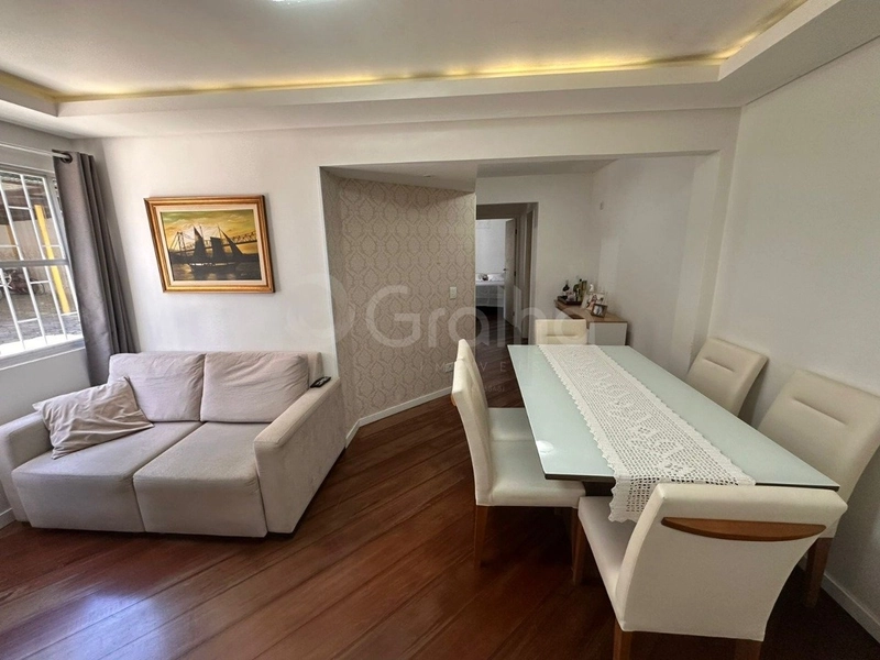 Apartamento  em Coqueiros com 2 dormitórios e 1 vaga: 1ª foto da galeria de imagens do imóvel