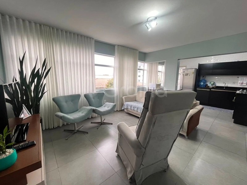 Apartamento em Coqueiros com 3 dormitórios 1 suíte e 1 vaga: 1ª foto da galeria de imagens do imóvel