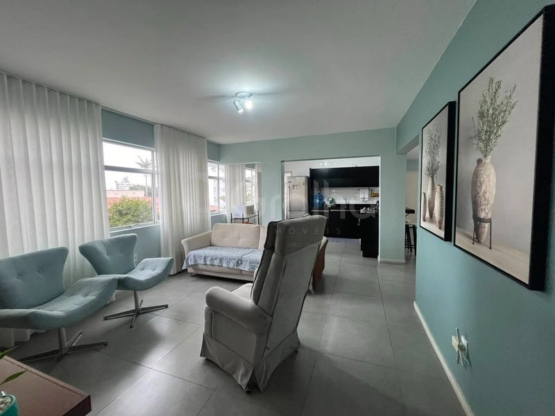 Apartamento em Coqueiros com 3 dormitórios 1 suíte e 1 vaga: 2ª foto da galeria de imagens do imóvel