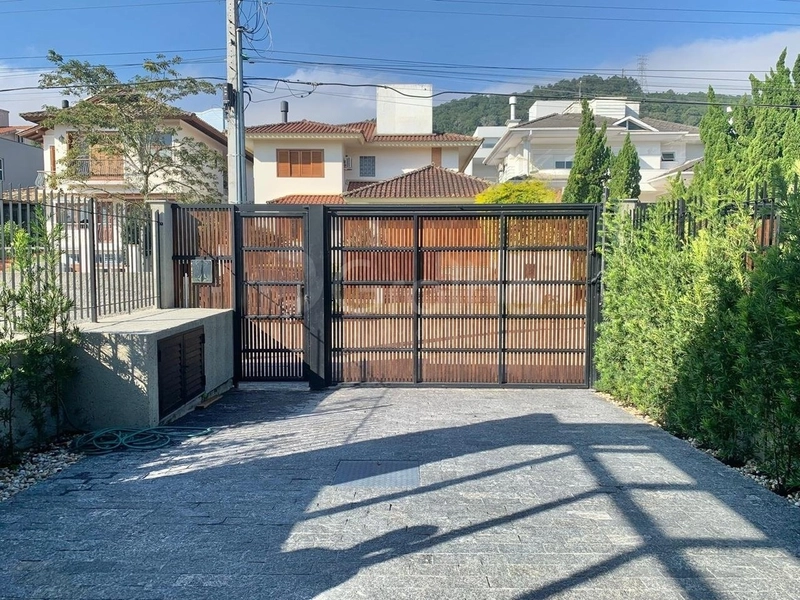 Casa de 236m² com 4 quartos sendo 3 suítes no Córrego Grande: 27ª foto da galeria de imagens do imóvel