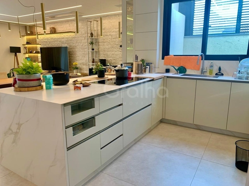 Casa de 236m² com 4 quartos sendo 3 suítes no Córrego Grande: 3ª foto da galeria de imagens do imóvel