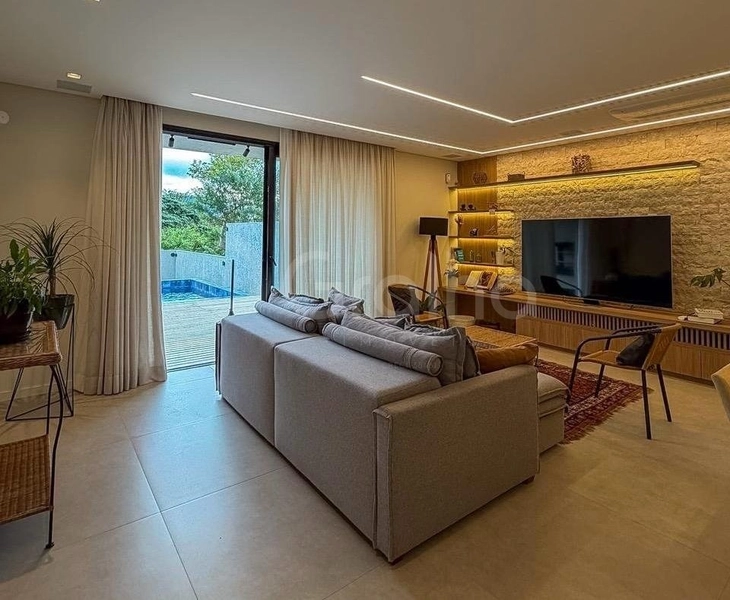 Casa de 236m² com 4 quartos sendo 3 suítes no Córrego Grande: 4ª foto da galeria de imagens do imóvel