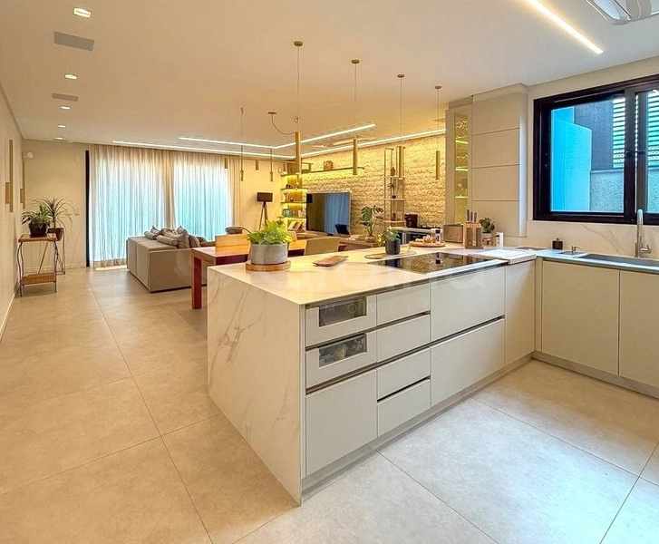 Casa de 236m² com 4 quartos sendo 3 suítes no Córrego Grande: 1ª foto da galeria de imagens do imóvel