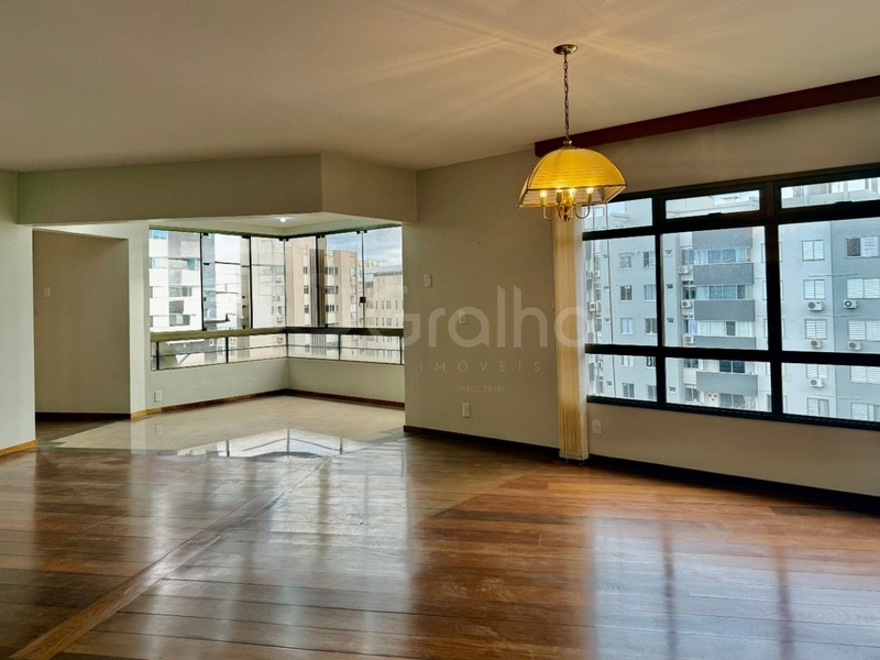 Apartamento na Agronômica com 5 dormitórios 2 suítes e 2 vagas -264 m²: 3ª foto da galeria de imagens do imóvel