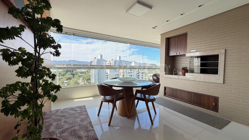 Apartamento na Agronômica a venda com 3 suítes e 2 vagas  168 m²: 1ª foto da galeria de imagens do imóvel