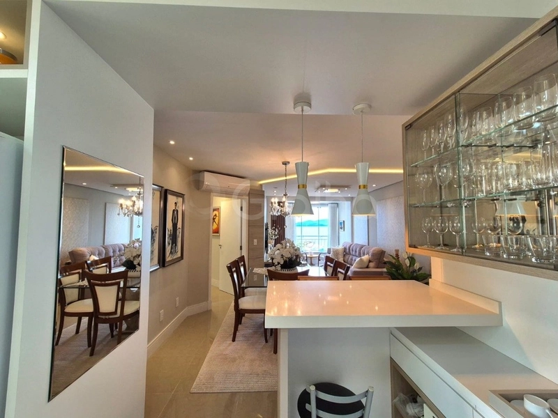 Apartamento  em Coqueiros com 2 dormitórios, sendo 1 suíte e 1 vaga: 10ª foto da galeria de imagens do imóvel