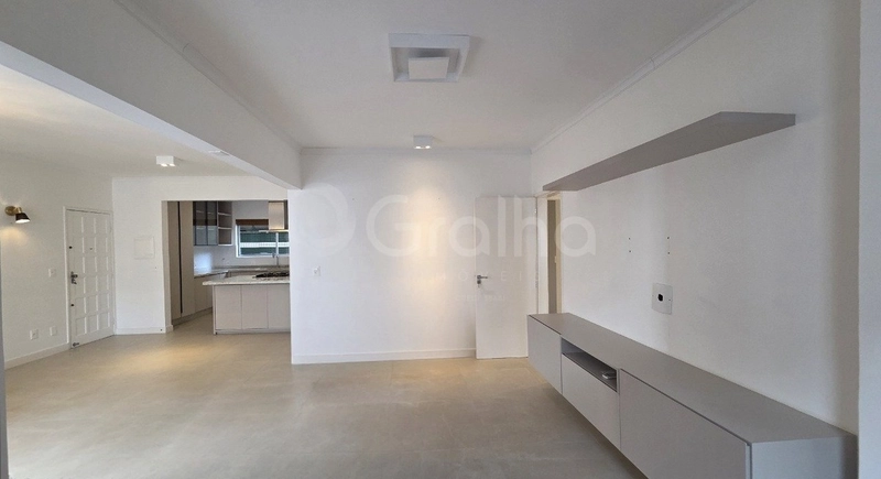 Apartamento na Agronômica com 2 dormitórios, sendo 1 suíte e 1 vaga: 4ª foto da galeria de imagens do imóvel