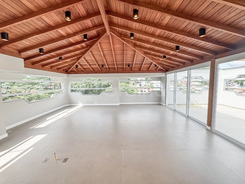 Cobertura Duplex de 238m² com 3 quartos sendo 2 suítes na Agronômica: 13ª foto da galeria de imagens do imóvel