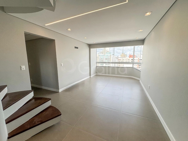Cobertura Duplex de 238m² com 3 quartos sendo 2 suítes na Agronômica: 16ª foto da galeria de imagens do imóvel