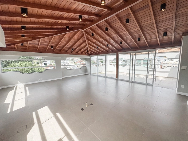 Cobertura Duplex de 238m² com 3 quartos sendo 2 suítes na Agronômica: 8ª foto da galeria de imagens do imóvel