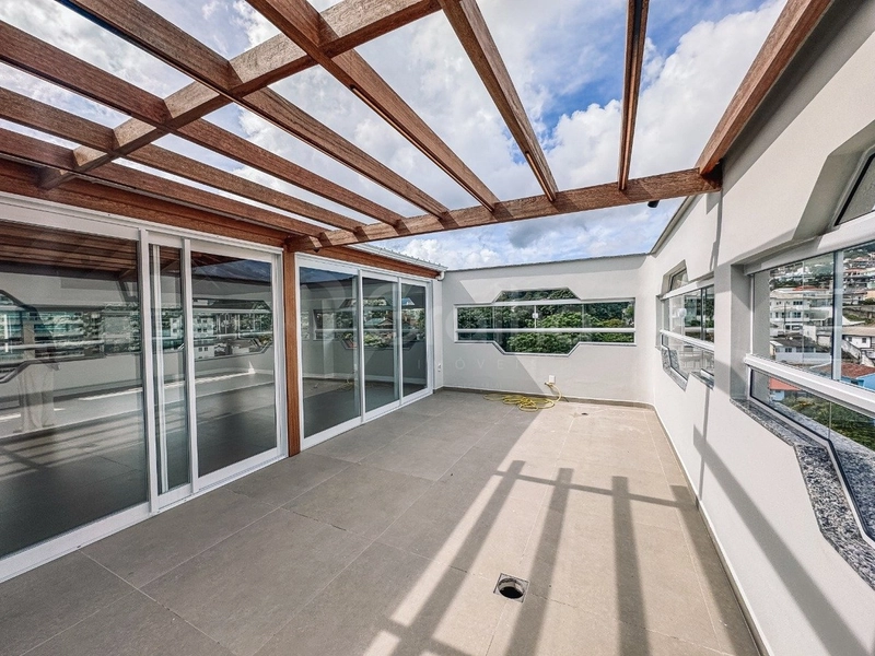 Cobertura Duplex de 238m² com 3 quartos sendo 2 suítes na Agronômica: 1ª foto da galeria de imagens do imóvel