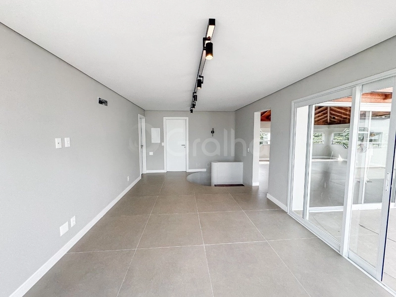Cobertura Duplex de 238m² com 3 quartos sendo 2 suítes na Agronômica: 5ª foto da galeria de imagens do imóvel
