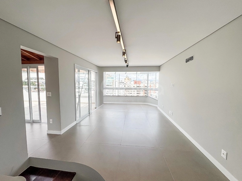 Cobertura Duplex de 238m² com 3 quartos sendo 2 suítes na Agronômica: 2ª foto da galeria de imagens do imóvel