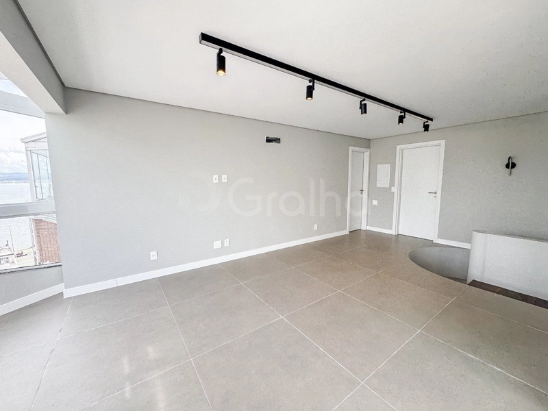 Cobertura Duplex de 238m² com 3 quartos sendo 2 suítes na Agronômica: 6ª foto da galeria de imagens do imóvel