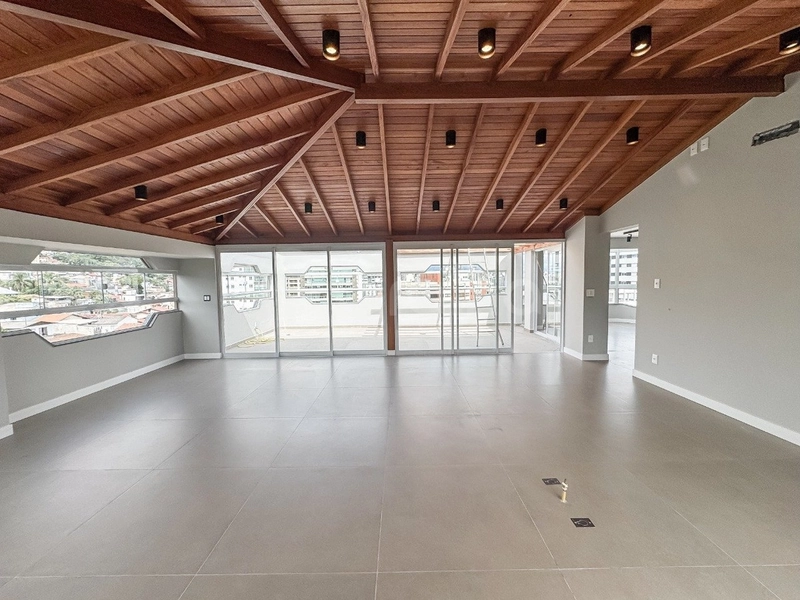 Cobertura Duplex de 238m² com 3 quartos sendo 2 suítes na Agronômica: 10ª foto da galeria de imagens do imóvel
