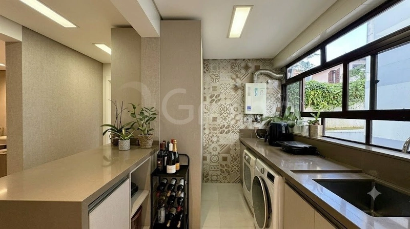 Apartamento na Agronômica com 3 dormitórios, sendo 1 suíte e 2 vagas.: 7ª foto da galeria de imagens do imóvel