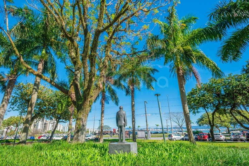 Apartamento na Beira Mar com 4 dormitórios 2 suítes e 2 vagas -250 m²: 39ª foto da galeria de imagens do imóvel