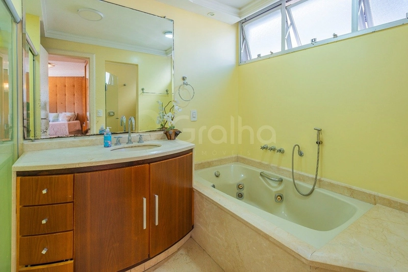 Apartamento na Beira Mar com 4 dormitórios 2 suítes e 2 vagas -250 m²: 20ª foto da galeria de imagens do imóvel