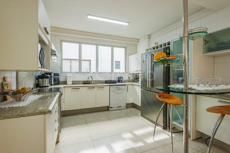 Apartamento na Beira Mar com 4 dormitórios 2 suítes e 2 vagas -250 m²: 9ª foto da galeria de imagens do imóvel