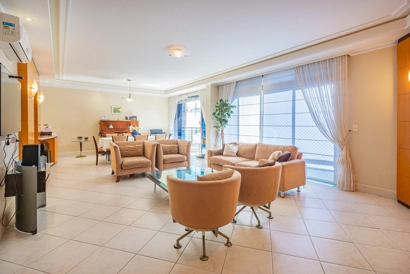 Apartamento na Beira Mar com 4 dormitórios 2 suítes e 2 vagas -250 m²: 1ª foto da galeria de imagens do imóvel
