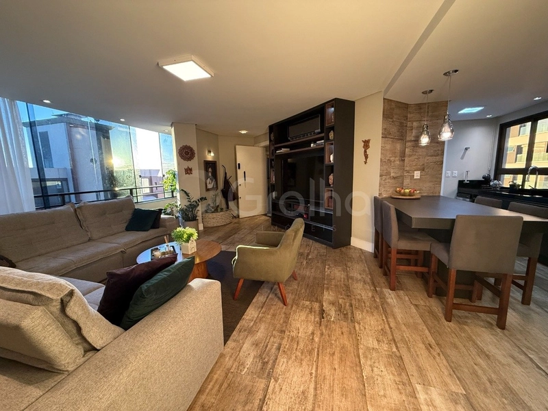 Apartamento na Agronômica Com 4 dormitórios, sendo 4 suíte e 2 vagas: 5ª foto da galeria de imagens do imóvel
