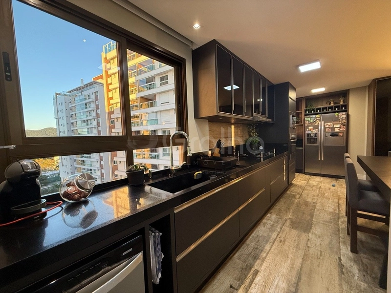 Apartamento na Agronômica Com 4 dormitórios, sendo 4 suíte e 2 vagas: 13ª foto da galeria de imagens do imóvel