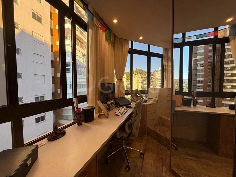 Apartamento na Agronômica Com 4 dormitórios, sendo 4 suíte e 2 vagas: 23ª foto da galeria de imagens do imóvel
