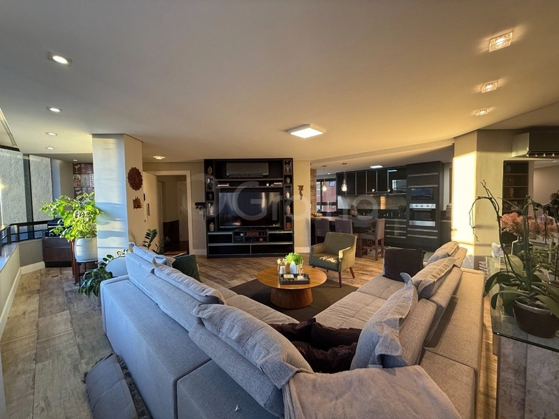 Apartamento na Agronômica Com 4 dormitórios, sendo 4 suíte e 2 vagas: 4ª foto da galeria de imagens do imóvel