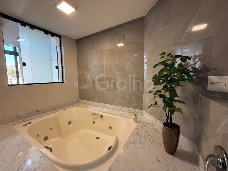 Apartamento na Agronômica Com 4 dormitórios, sendo 4 suíte e 2 vagas: 20ª foto da galeria de imagens do imóvel