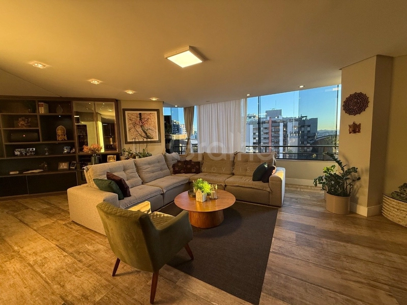 Apartamento na Agronômica Com 4 dormitórios, sendo 4 suíte e 2 vagas: 3ª foto da galeria de imagens do imóvel
