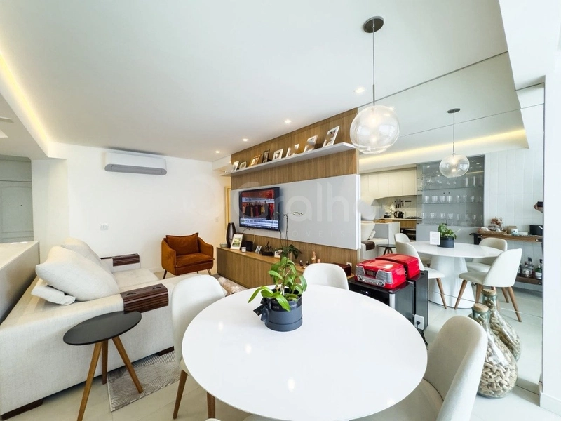 apartamento   em Coqueiros com 2 dormitórios, sendo 1 suíte e 1 vaga: 1ª foto da galeria de imagens do imóvel
