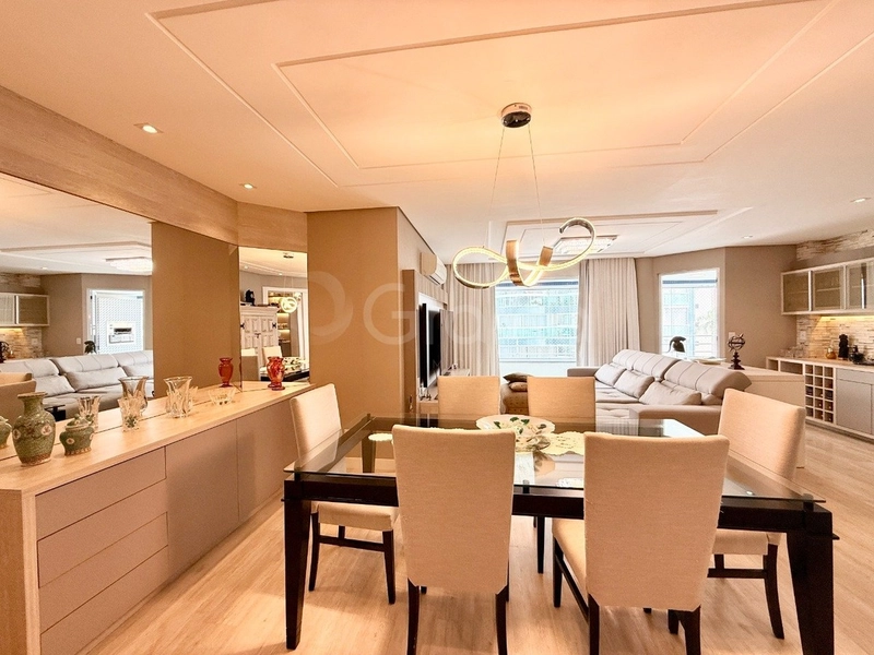Apartamento no Centro com 4 dormitórios, sendo 1 suíte e 2 vagas 151m²: 8ª foto da galeria de imagens do imóvel