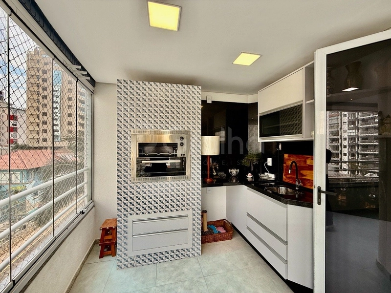 Apartamento no Centro com 4 dormitórios, sendo 1 suíte e 2 vagas 151m²: 5ª foto da galeria de imagens do imóvel