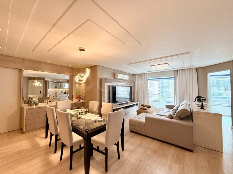 Apartamento no Centro com 4 dormitórios, sendo 1 suíte e 2 vagas 151m²: 7ª foto da galeria de imagens do imóvel