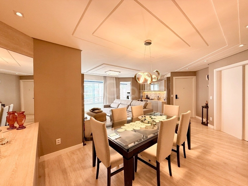 Apartamento no Centro com 4 dormitórios, sendo 1 suíte e 2 vagas 151m²: 2ª foto da galeria de imagens do imóvel